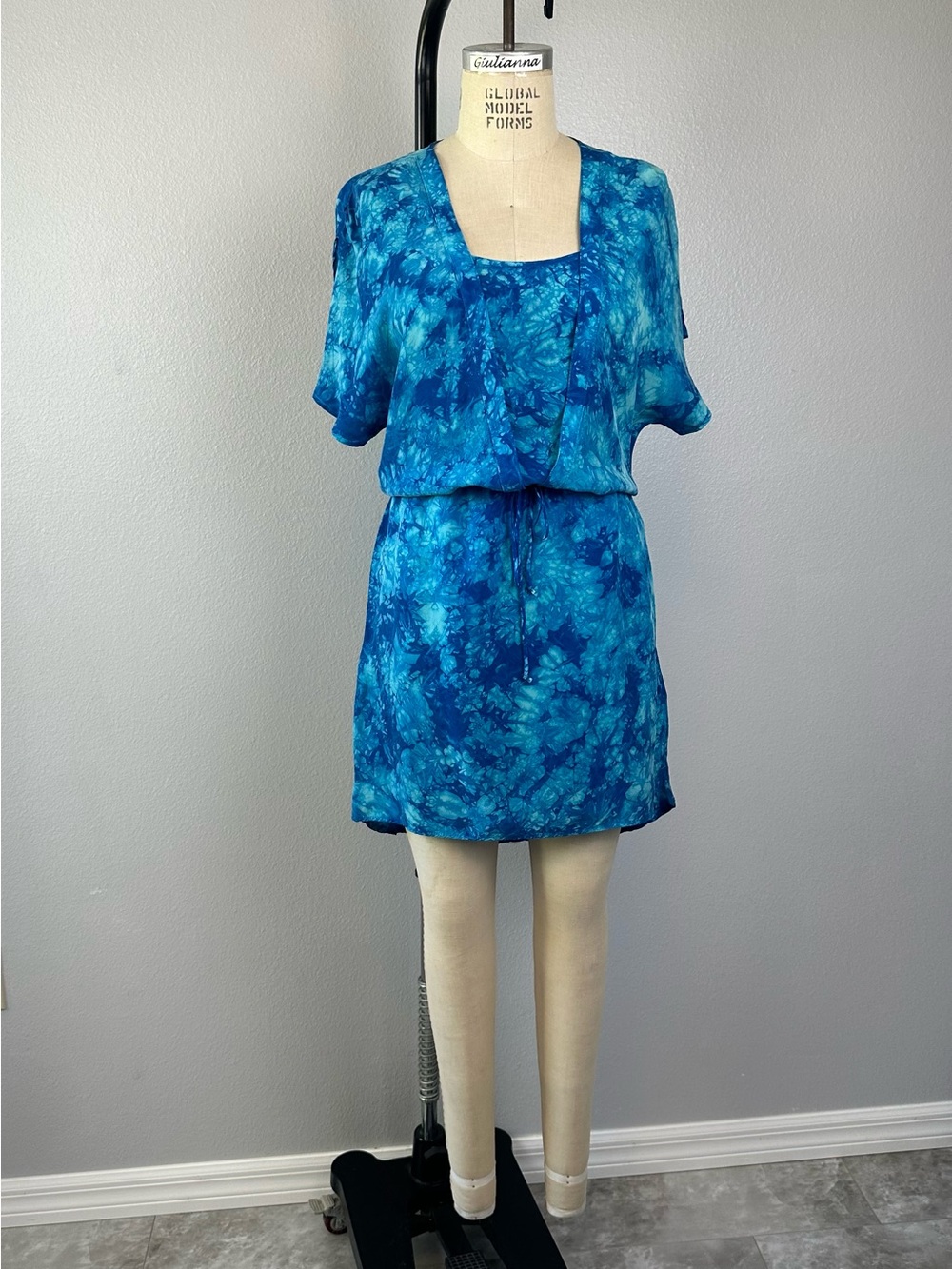 Blue Tie-Dye Short Sleeve Blouson Dress In C&C California Womens Dress Size M
